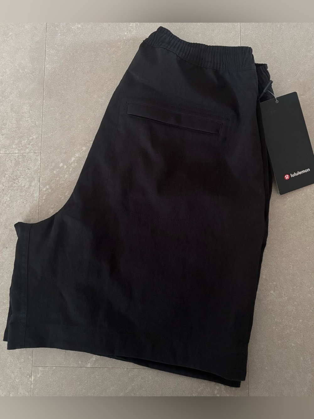 Lululemon Men's Relaxed- Fit Pull-on Short  *Light Woven - Picture 6 of 6